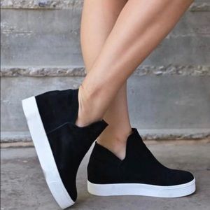 👠STEVE MADDEN WRANGLE WEDGE SUEDE SNEAKERS👟 Size 9